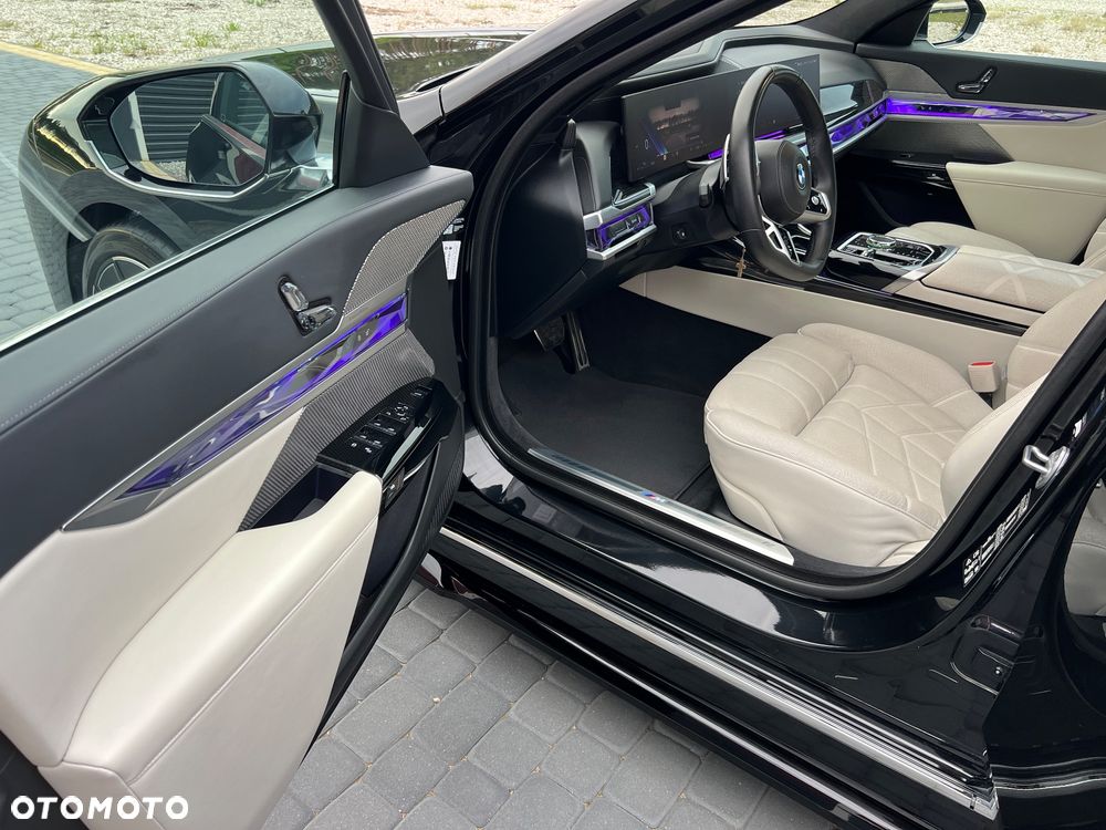 BMW Seria 7 740d xDrive - 28