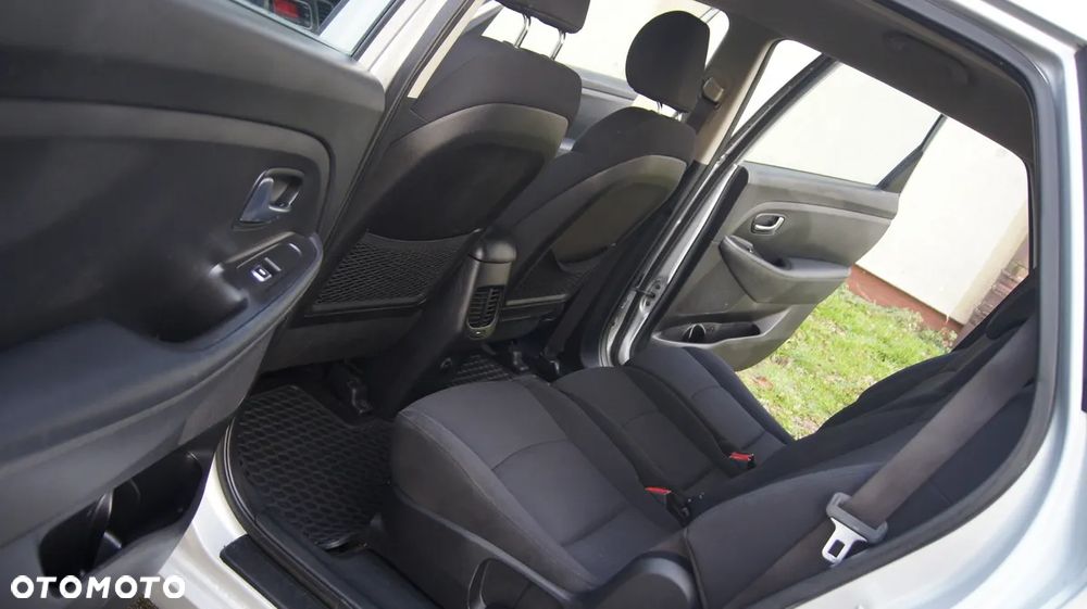 Kia Carens 1.6 GDI M - 32