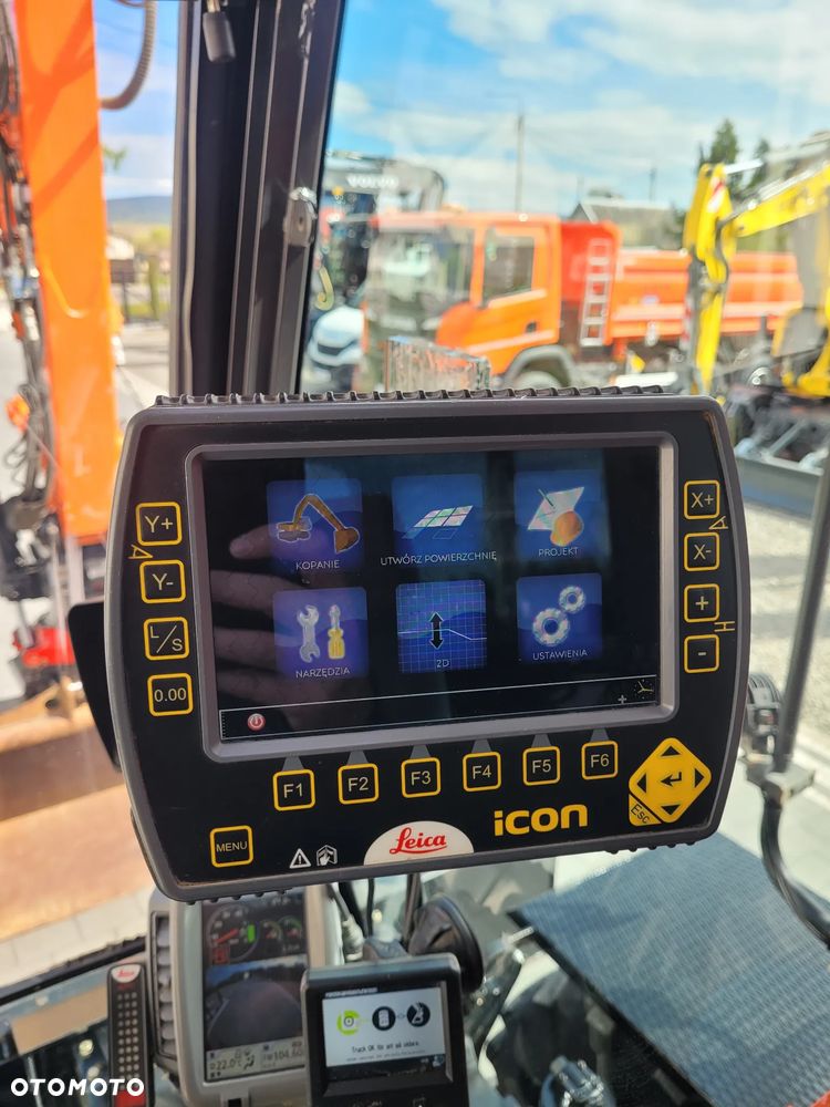 Hitachi ZX 140W / ROTOTILT ze szczypcami / system GPS 3D LEICA / - 23