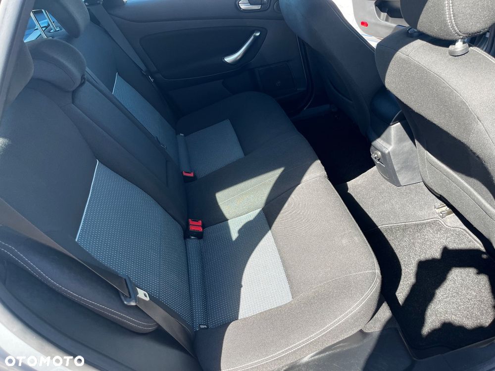 Ford Mondeo 2.0 TDCi Ambiente - 26