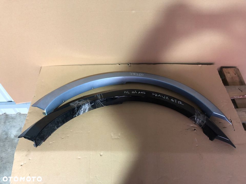 LISTWA NA BLOTNIK MERCEDES ML 164 AMG PRAWY PRZOD - 1