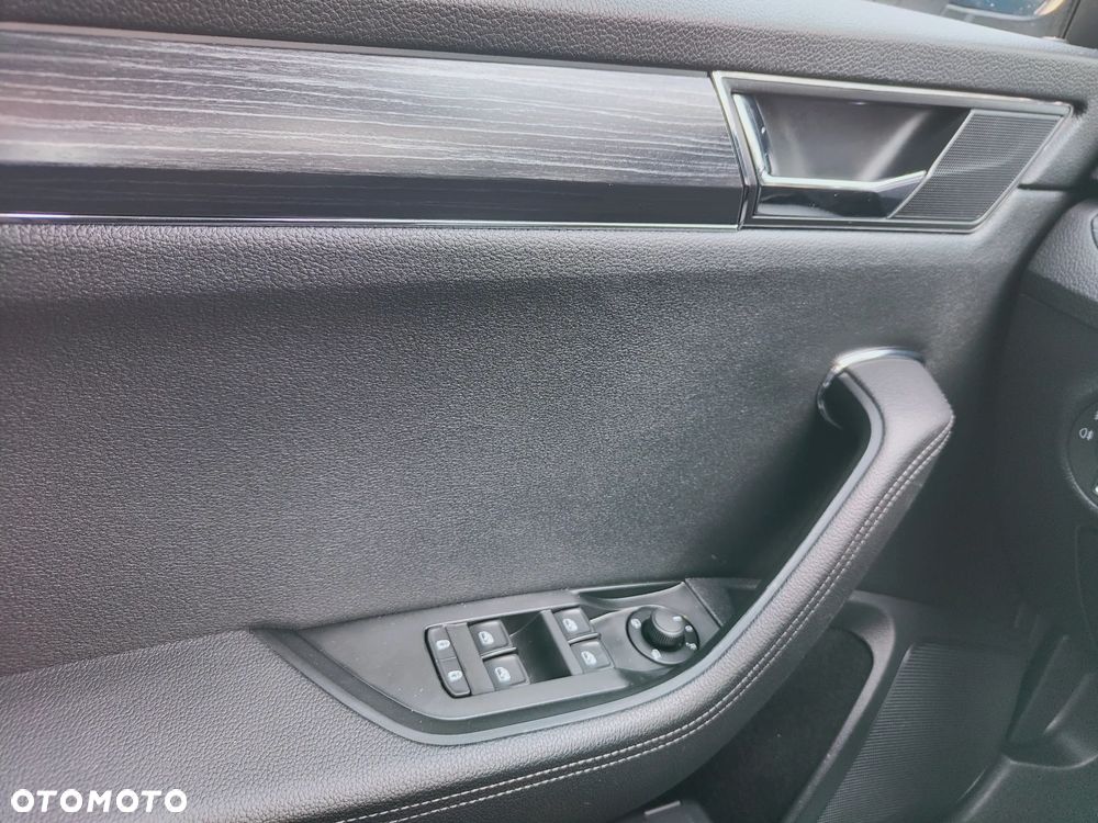 Skoda Superb 2.0 TDI DSG Premium Edition - 19