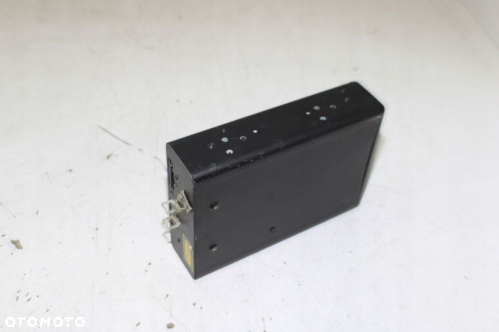 BMW E32 E34 E38 ZMIENIARKA PŁYT CD MAGAZYNEK ZESTAW 8361058 - 8