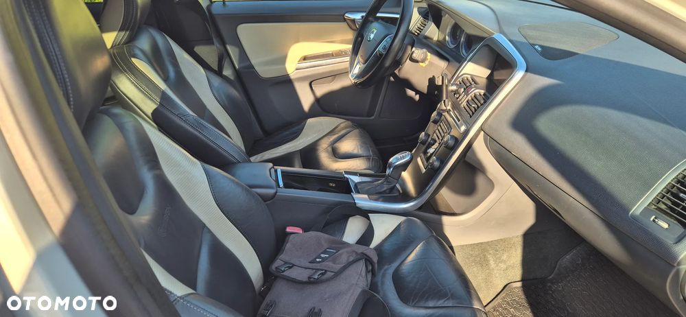 Volvo XC 60 T6 AWD Drive-E R-Design Momentum - 11