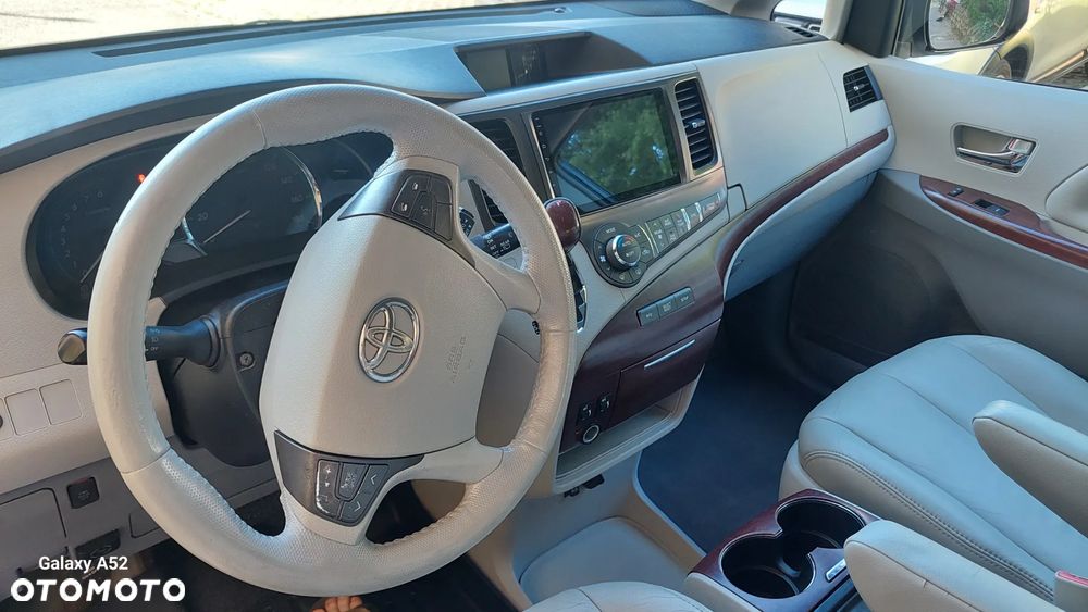 Toyota Sienna - 14