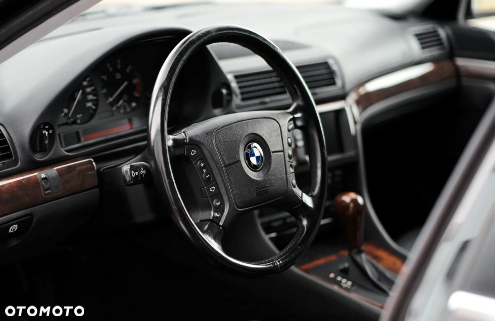BMW Seria 7 740i V8 - 9