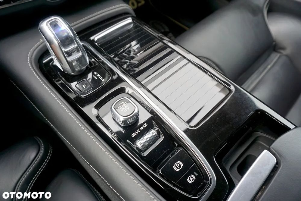 Volvo S90 T8 Twin Engine AWD Geartronic Inscription - 32