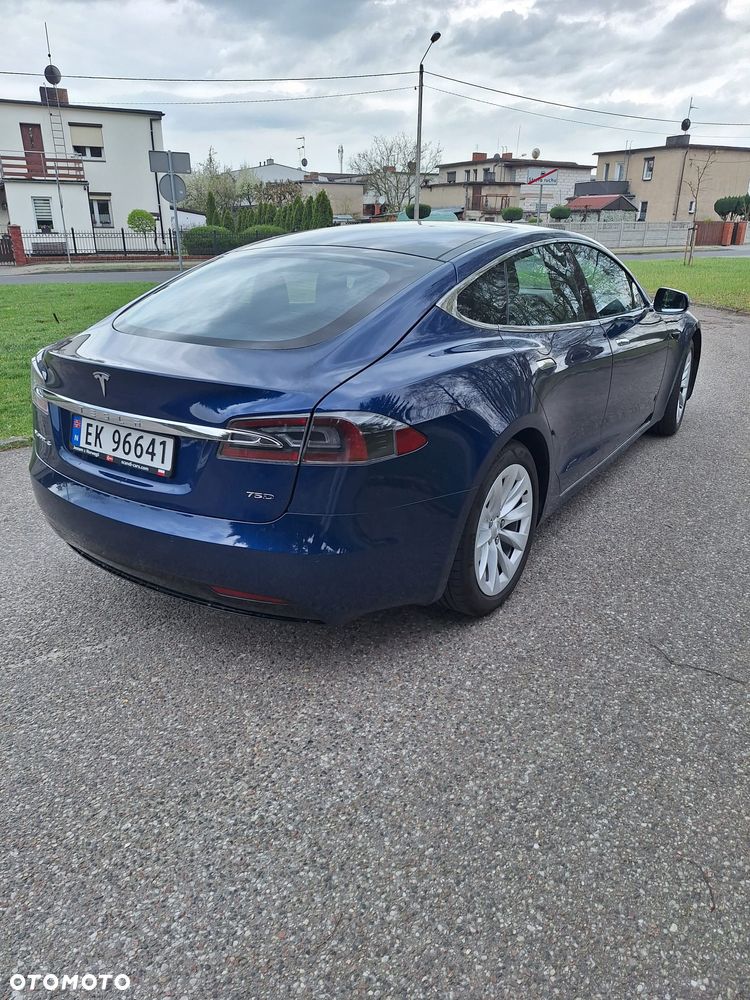 Tesla Model S - 4
