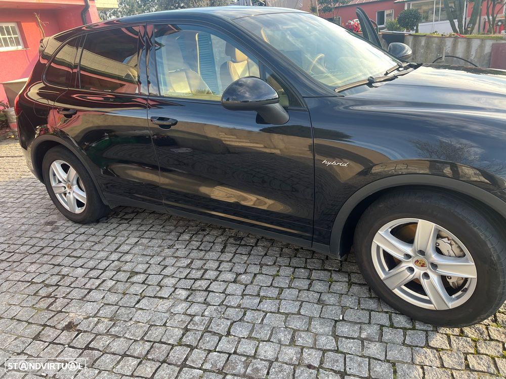 Porsche Cayenne S - 4