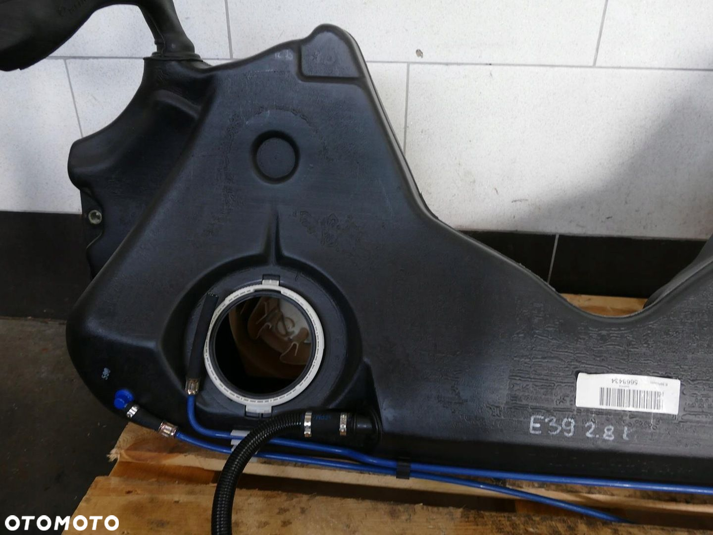 BMW E39 KOMBI 2.8i ZBIORNIK PALIWA BAK WLEW - 4