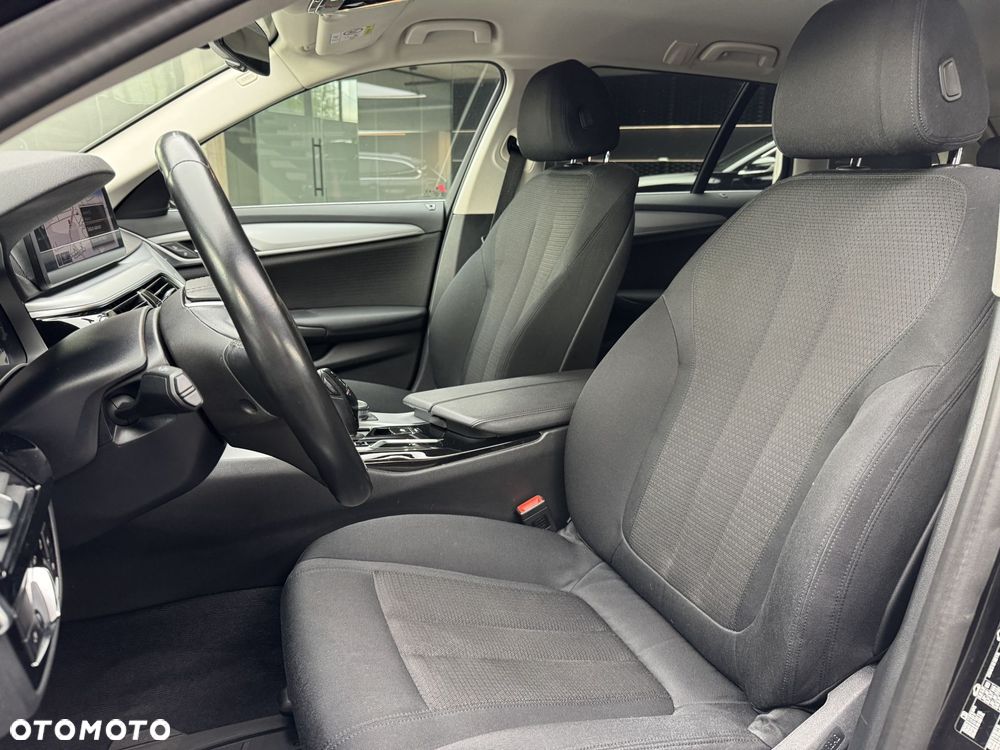 BMW Seria 5 520i mHEV - 12