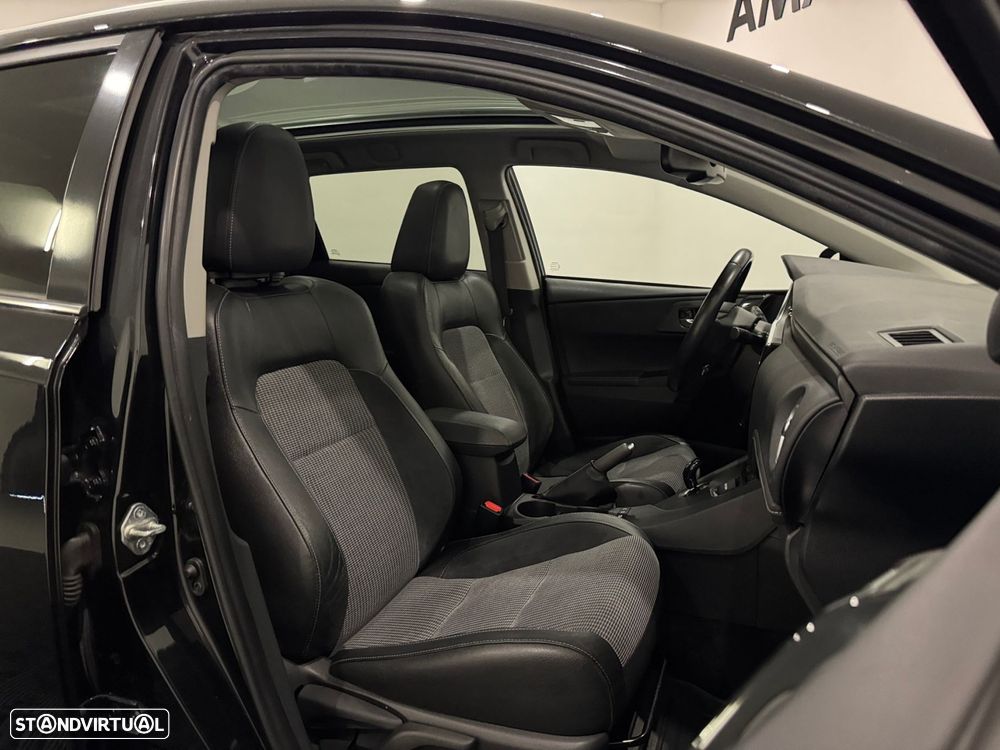 Toyota Auris Touring Sports 1.8 HSD Comfort +P.Techno+P.Sport - 7