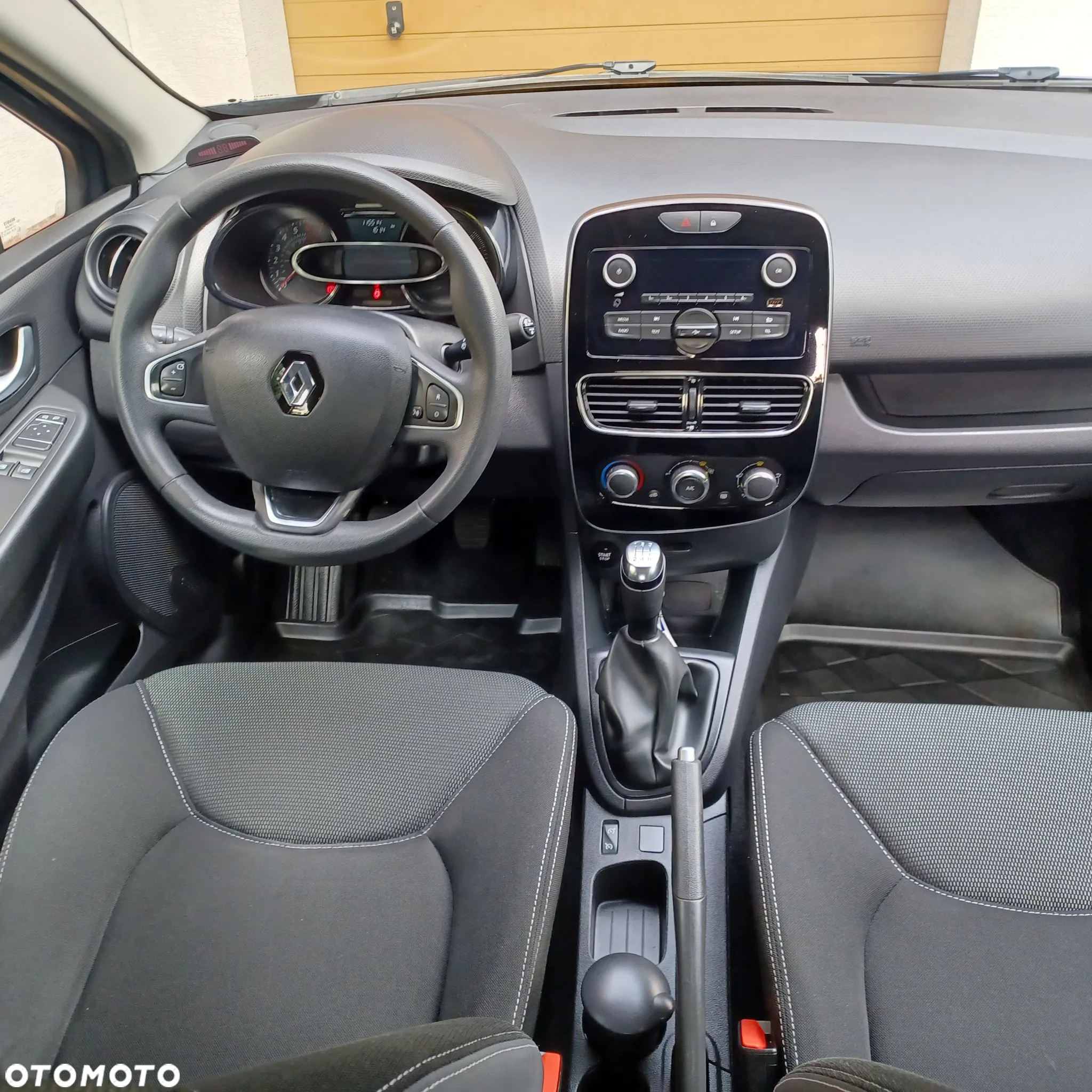 Renault Clio 1.2 16V 75 Life - 15