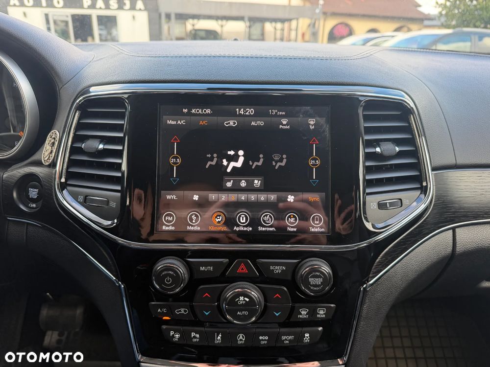Jeep Grand Cherokee - 32