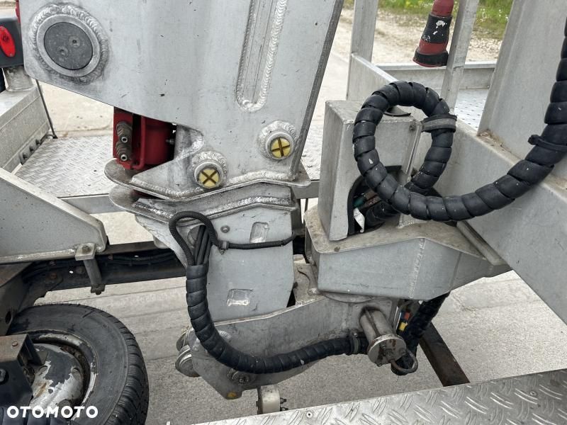 Nissan CABSTAR - 12