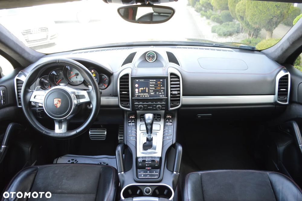 Porsche Cayenne GTS - 19