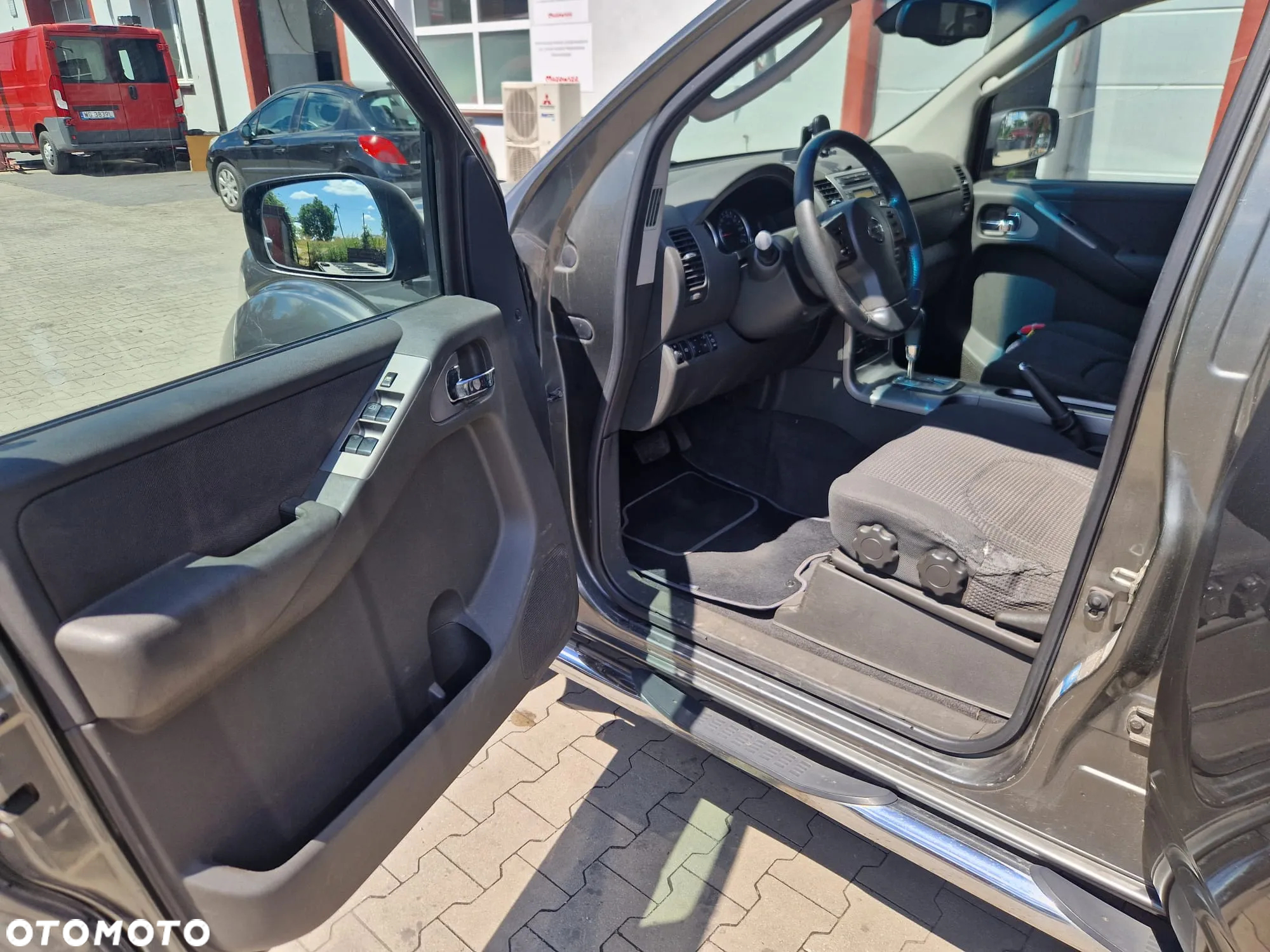 Nissan Pathfinder - 3