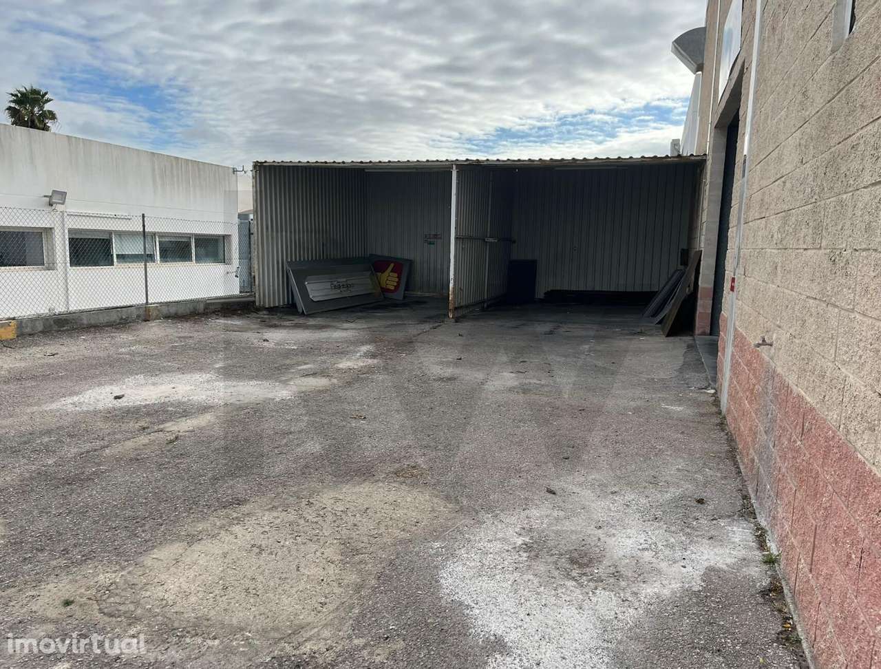 Armazém de 551m2 com loja e negócio em terreno de 1.100m2, Barreiro, S - Grande imagem: 2/37