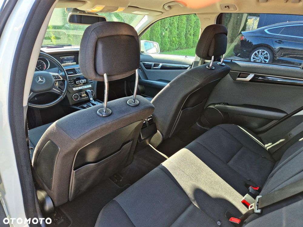 Mercedes-Benz Klasa C 180 (BlueEFFICIENCY) 7G-TRONIC Elegance - 24
