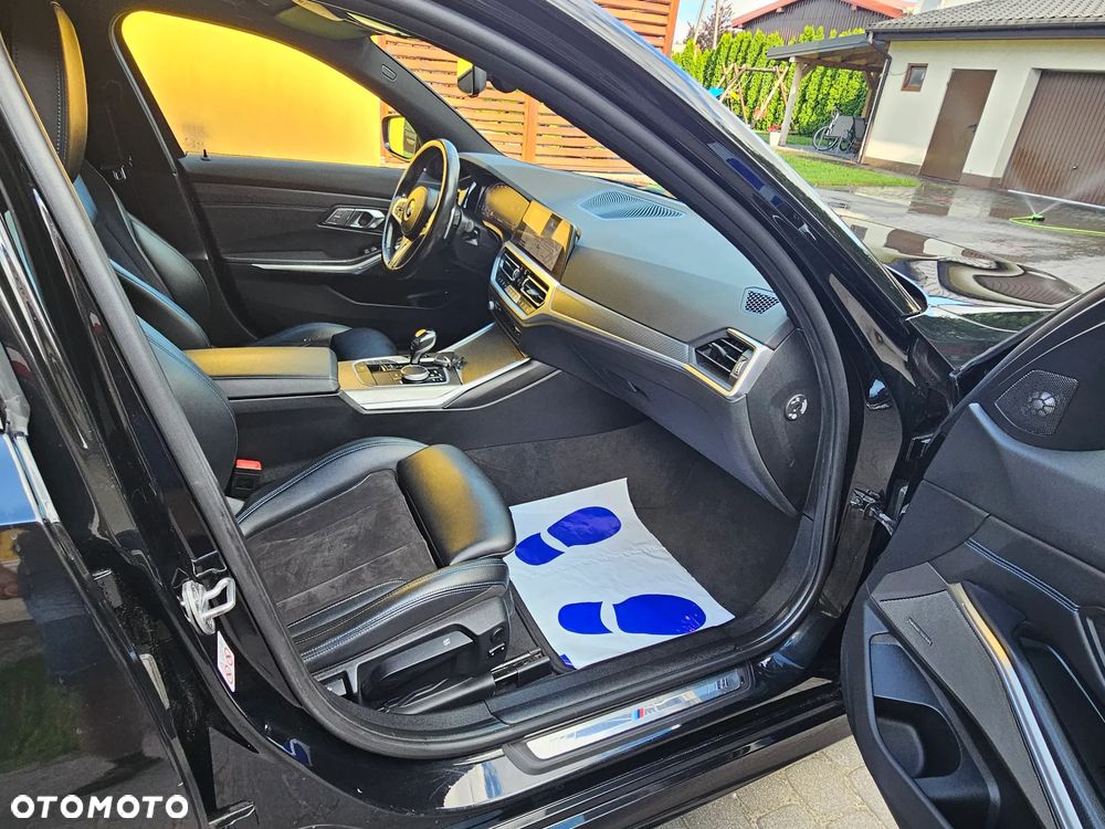 BMW Seria 3 330e M Sport - 17