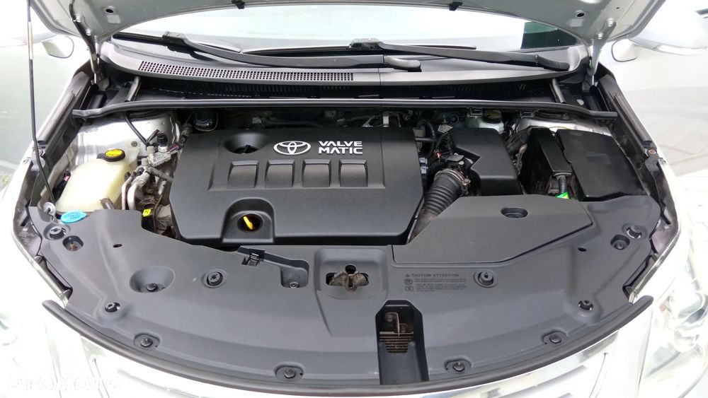Toyota Avensis 1.8 Sol - 23