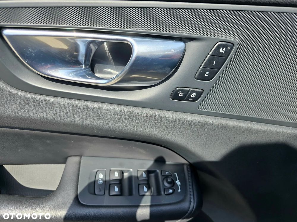Volvo XC 60 ver-b4-d-plus-dark - 21