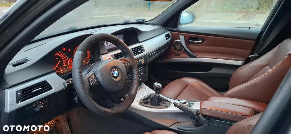 BMW Seria 3 335xi - 14