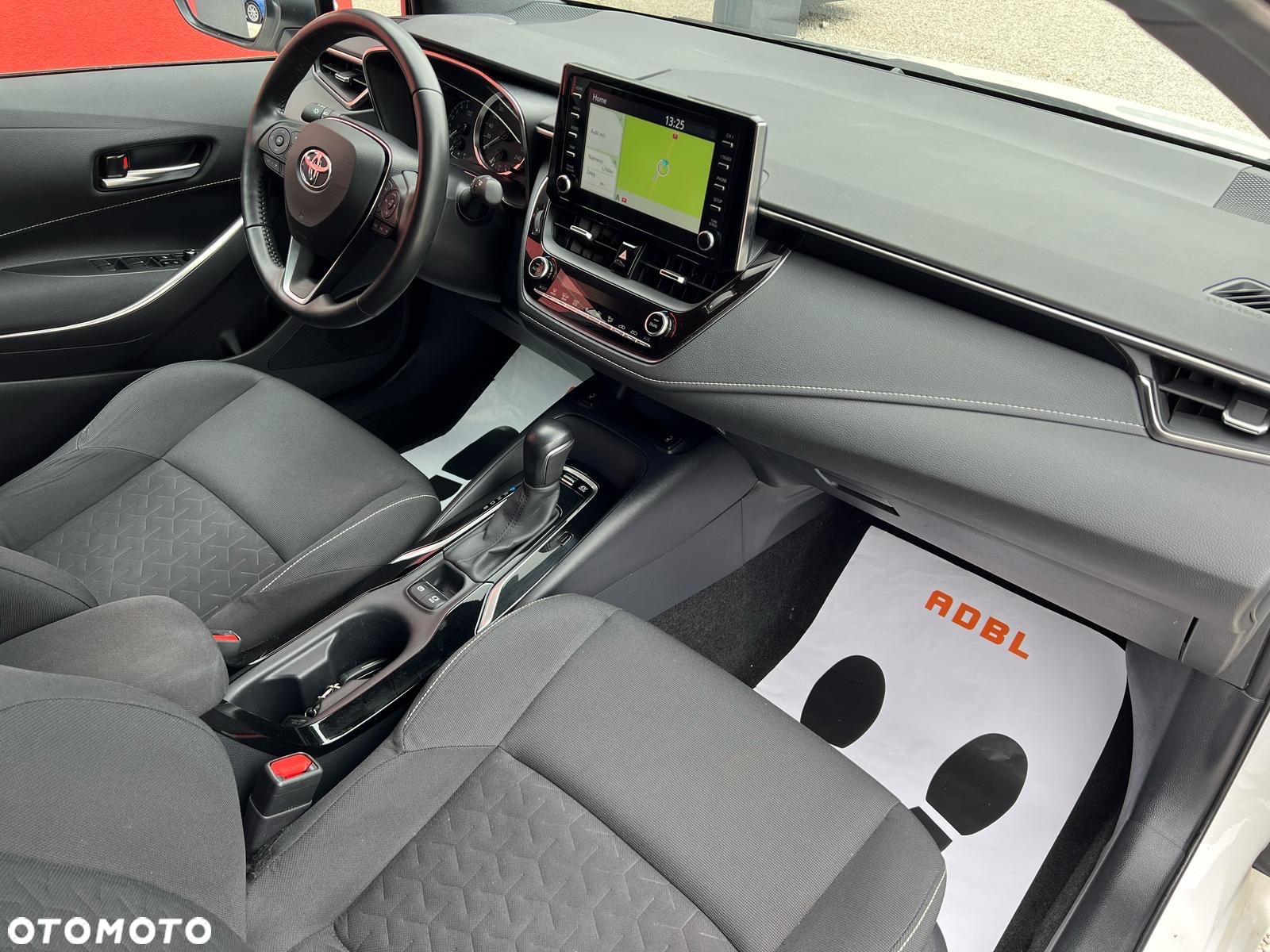 Toyota Corolla 1.8 Hybrid Business Edition - 26