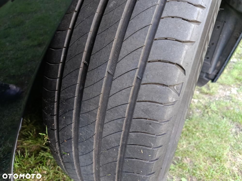 BMW Seria 5 518d - 21