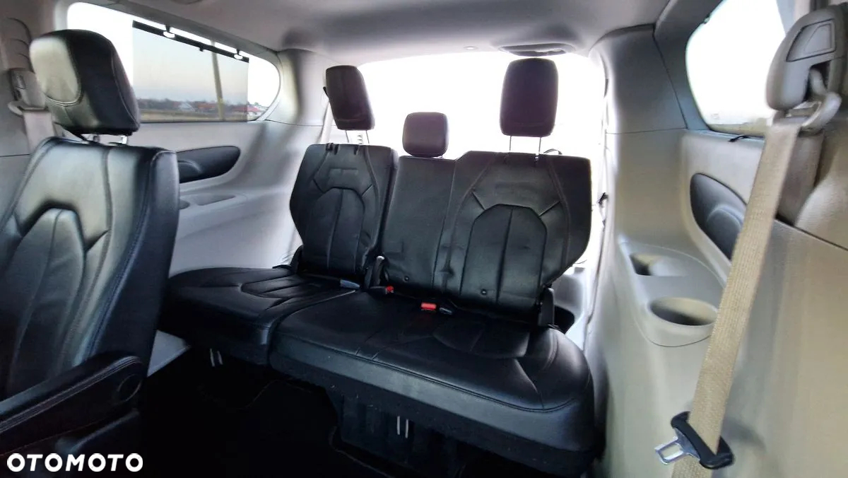 Chrysler Pacifica - 10