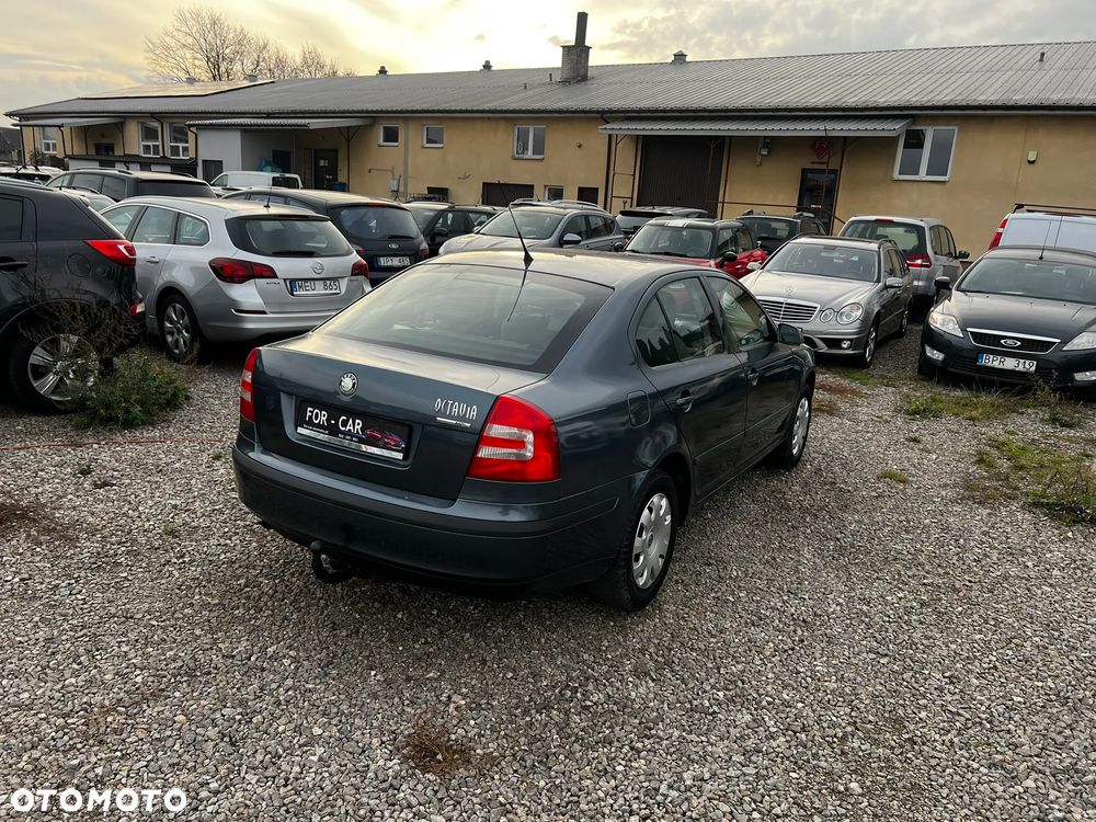 Skoda Octavia 1.6 Ambiente - 4