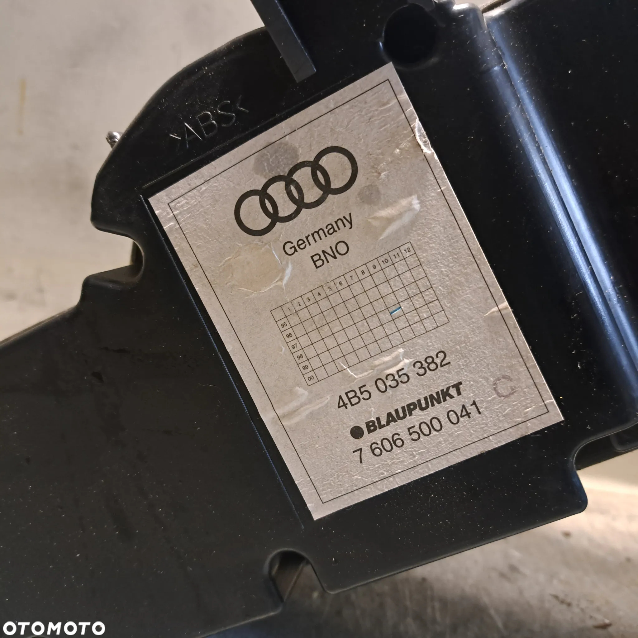 SUBWOOFER AUDI A6 C5  BLAUPUNKT 4B5 035 382 - 2