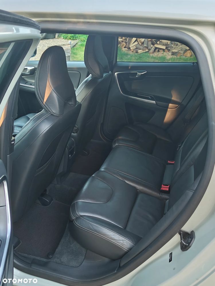 Volvo XC 60 T6 AWD R-Design - 11
