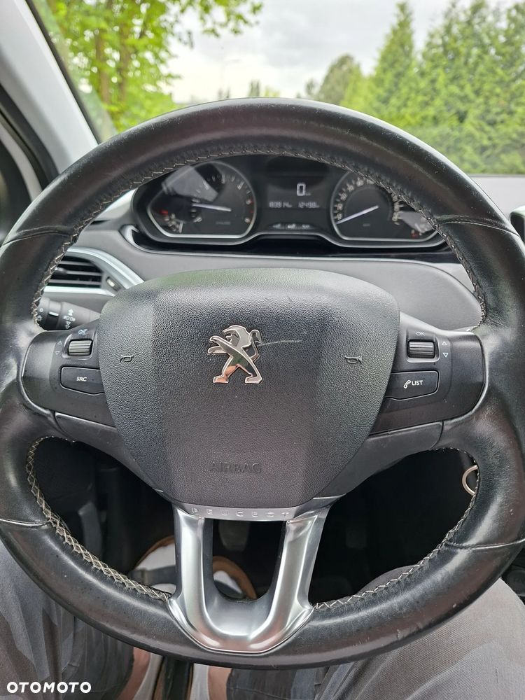 Peugeot 208 - 12