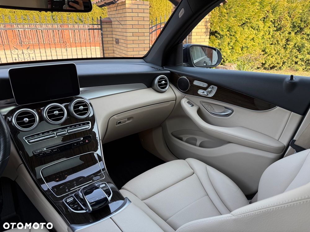 Mercedes-Benz GLC 300 4Matic 9G-TRONIC Exclusive - 30