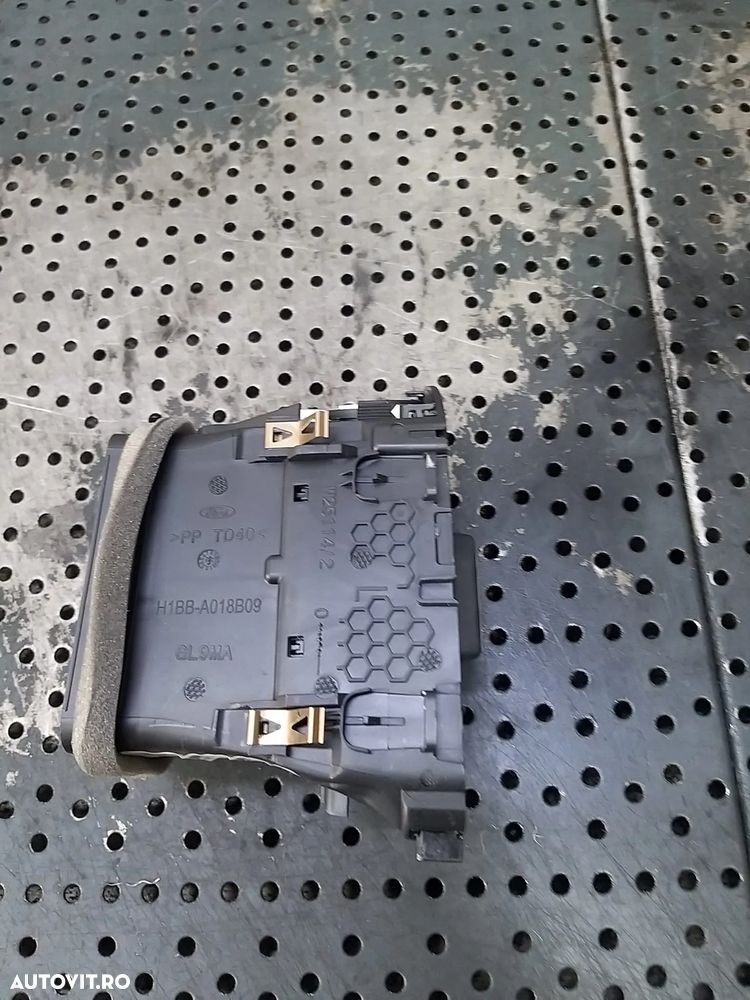 Grila ventilatie bord stanga ford puma j2k cf7 h1bba018b09 - 2