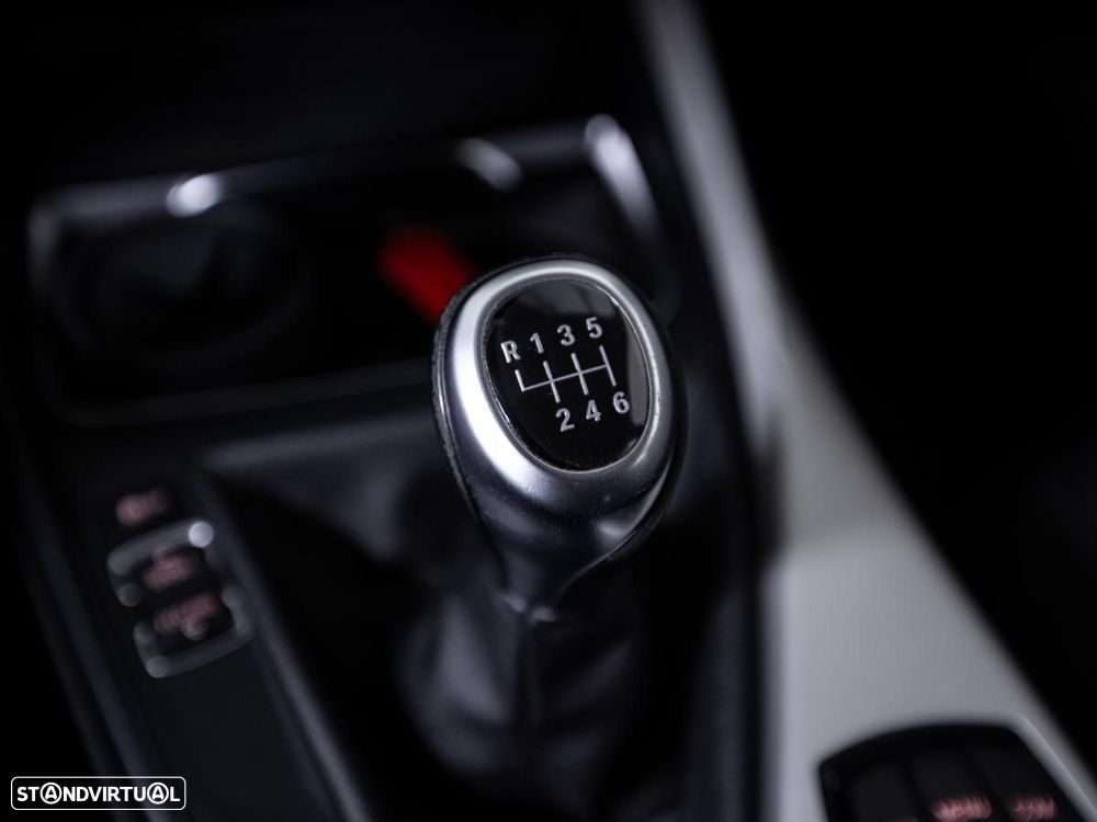 BMW 116 d Pack Desportivo M - 18