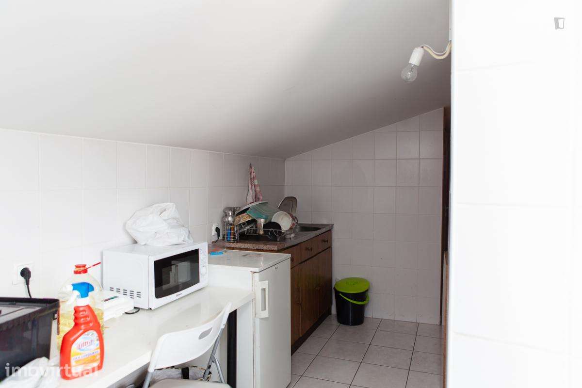 Quarto - localizado em Montarroio Coimbra - Grande imagem: 2/19