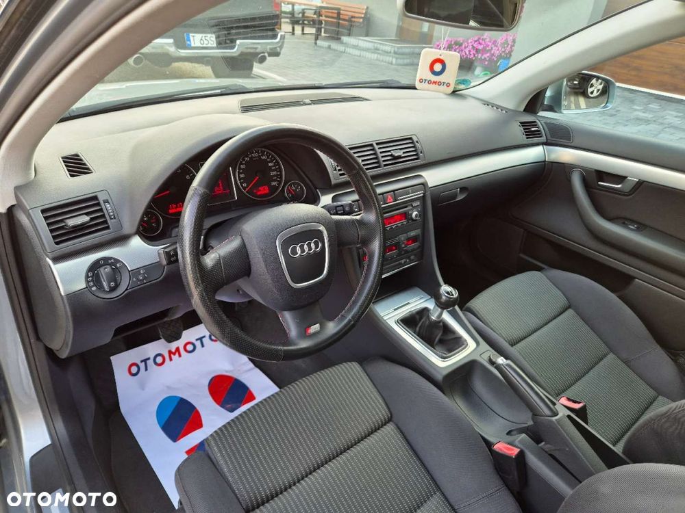Audi A4 Limousine - 15