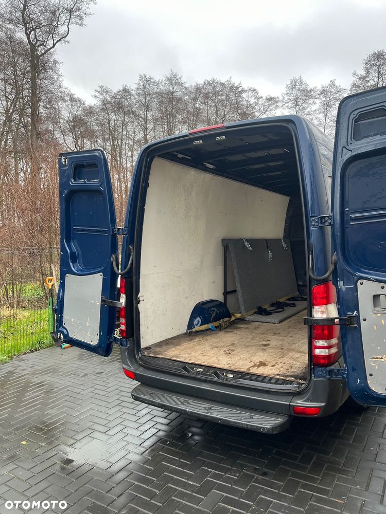 Mercedes-Benz Sprinter - 13