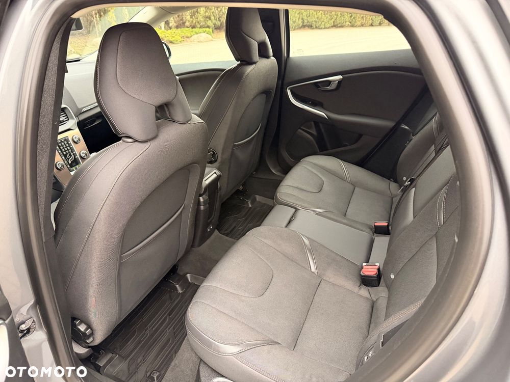 Volvo V40 D2 Summum - 31