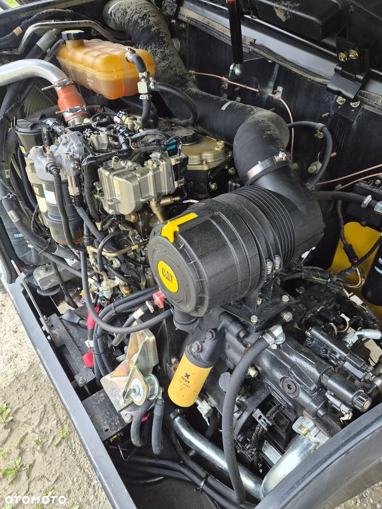 Caterpillar TH407C - 19
