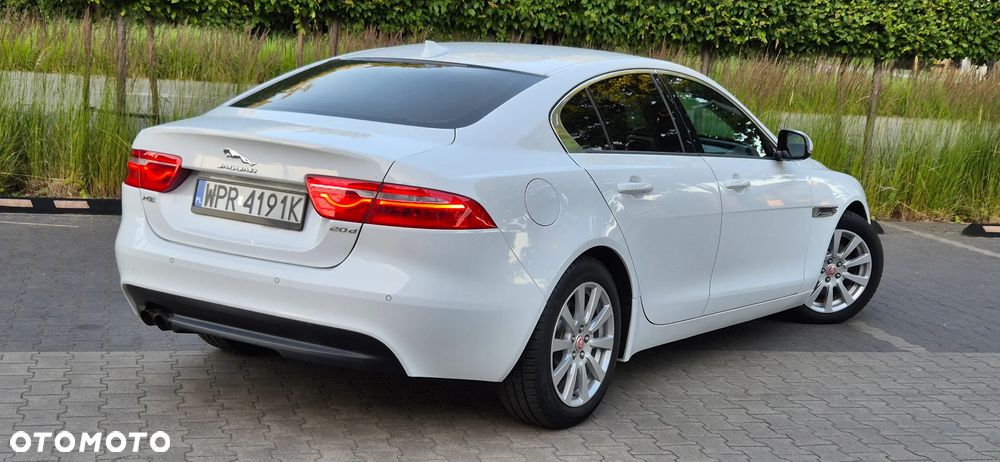 Jaguar XE 2.0 D R-Sport - 22