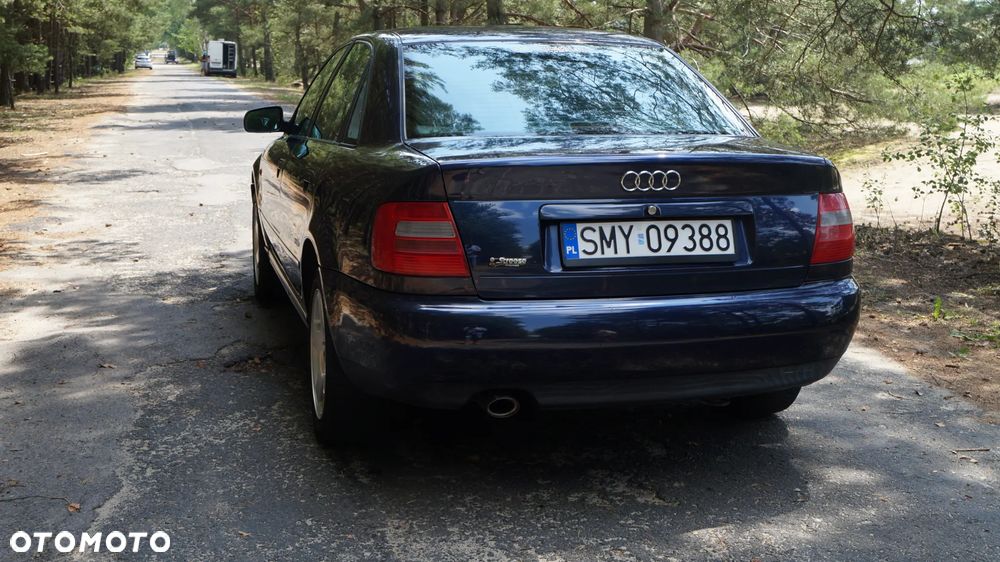 Audi A4 Limousine - 8