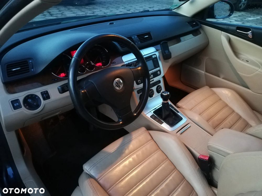 Volkswagen Passat 2.0 TDI Highline - 17