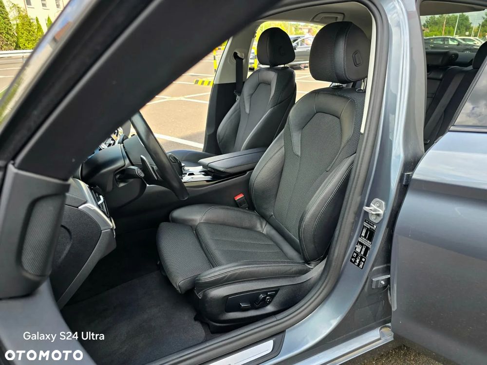 BMW Seria 5 530i xDrive Luxury Line sport - 23