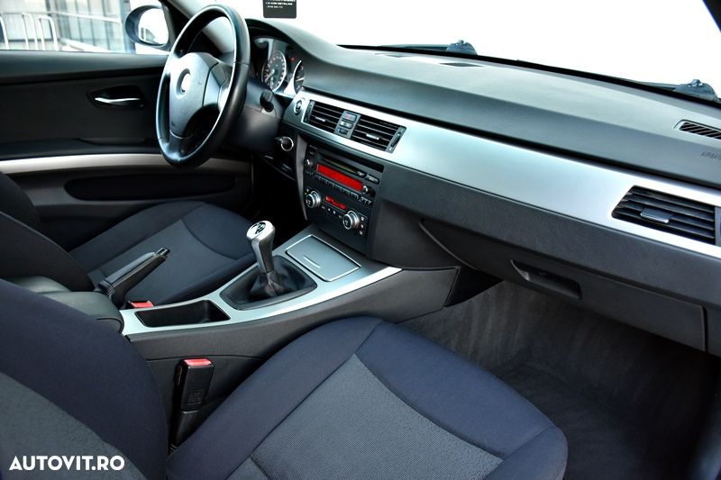 BMW Seria 3 318i - 13