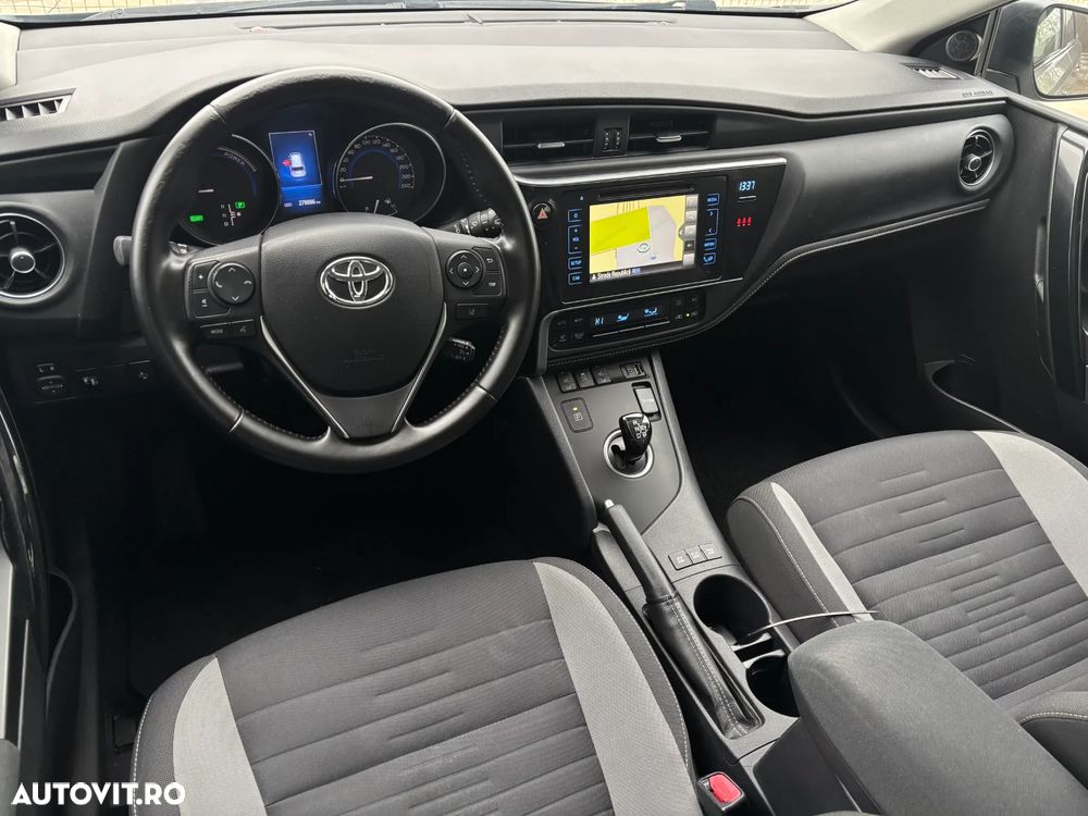 Toyota Auris - 13