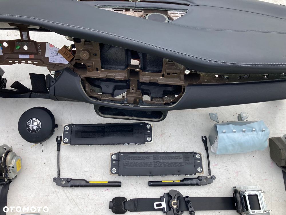 ALFA ROMEO GIULIA STELVIO TONALE DESKA KONSOLA KOKPIT PULPIT PÓŁKA PARAPET PODUSZKI POWIETRZNE KIEROWCY PASAZERA KOLANOWE KOLAN KOLANOWA PODUSZKA POWIETRZNA AIRBAG SRS AIR BAG PASY PAS naprawa SKÓRA USA KANADA CANADA DASHBOARD LEATHER  REPAIR - 9