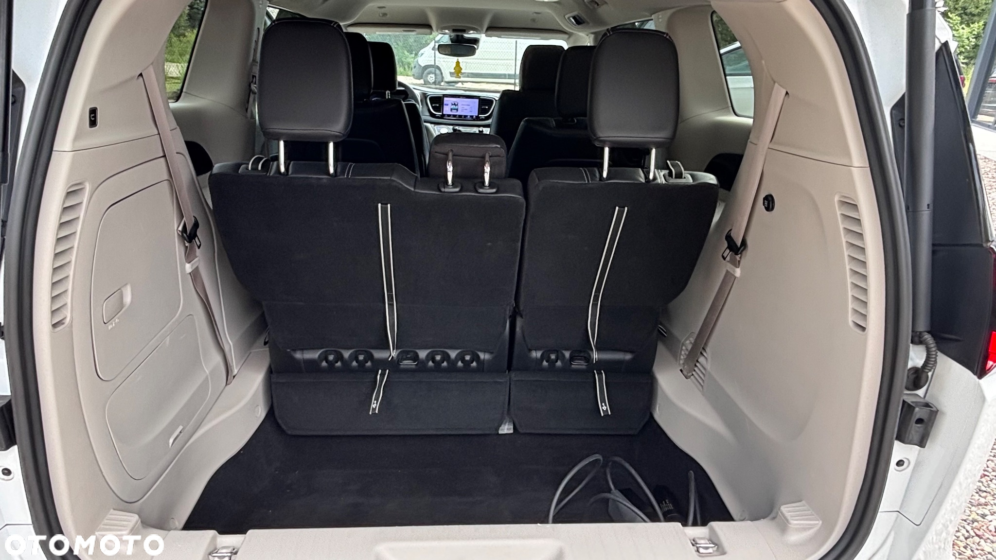 Chrysler Pacifica - 22